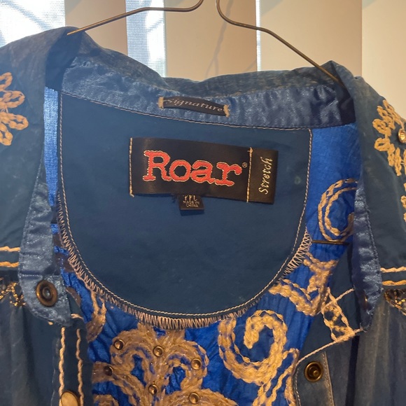ROAR Embroidered Embellished Fitted Shirt - Picture 9 of 11